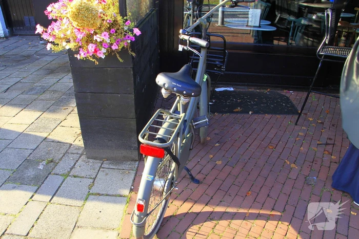 Fietsster aangereden door automobilist tijdens oversteken