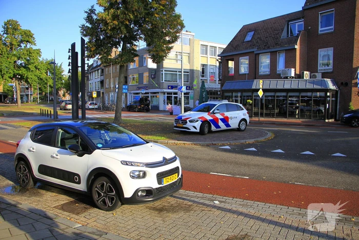 Fietsster aangereden door automobilist tijdens oversteken