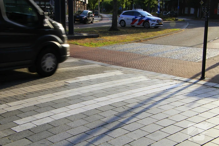 Fietsster aangereden door automobilist tijdens oversteken