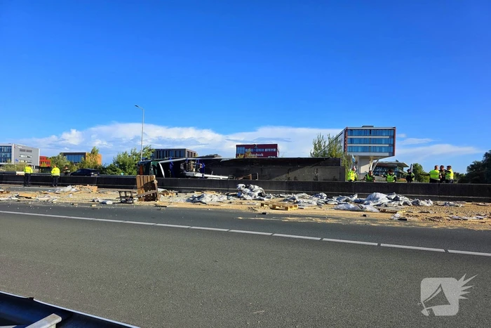 Vrachtwagen ongeval zorgt voor verkeerschaos