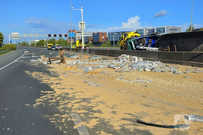 Vrachtwagen ongeval zorgt voor verkeerschaos