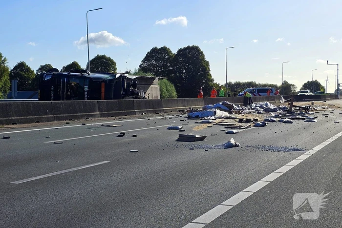 Vrachtwagen ongeval zorgt voor verkeerschaos