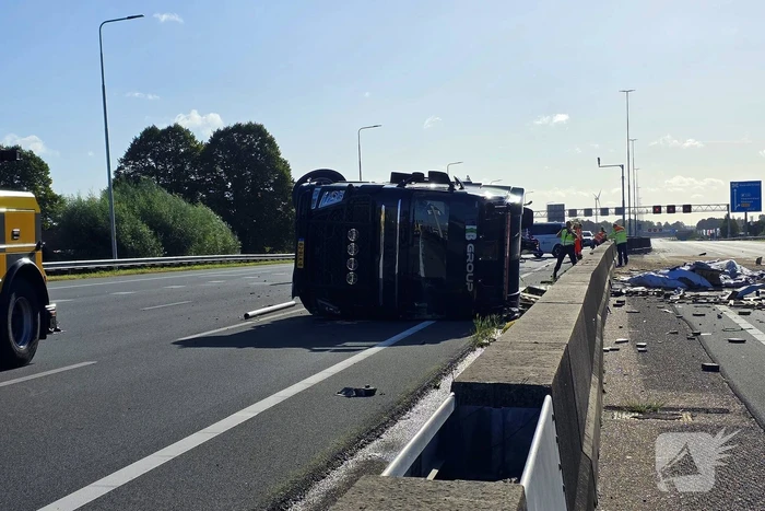 Vrachtwagen ongeval zorgt voor verkeerschaos