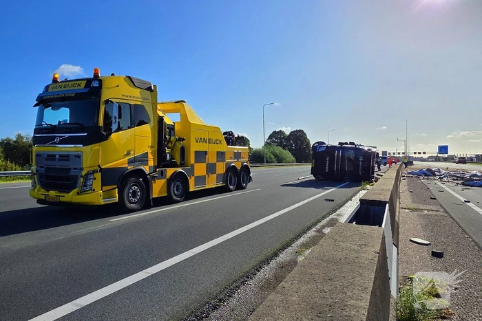 Vrachtwagen ongeval zorgt voor verkeerschaos