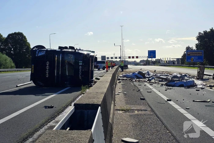 Vrachtwagen ongeval zorgt voor verkeerschaos