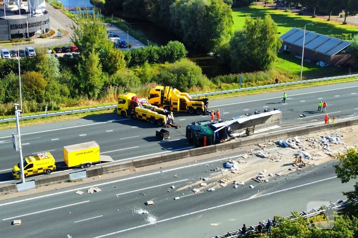 Vrachtwagen ongeval zorgt voor verkeerschaos