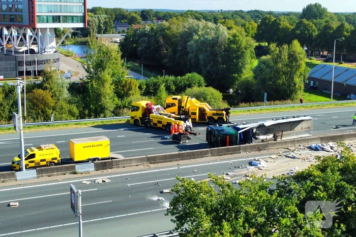 Vrachtwagen ongeval zorgt voor verkeerschaos