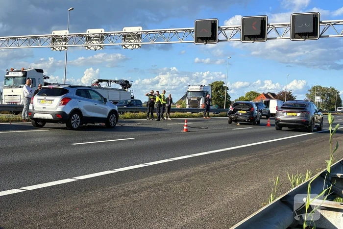 Meerdere voertuigen botsen op snelweg