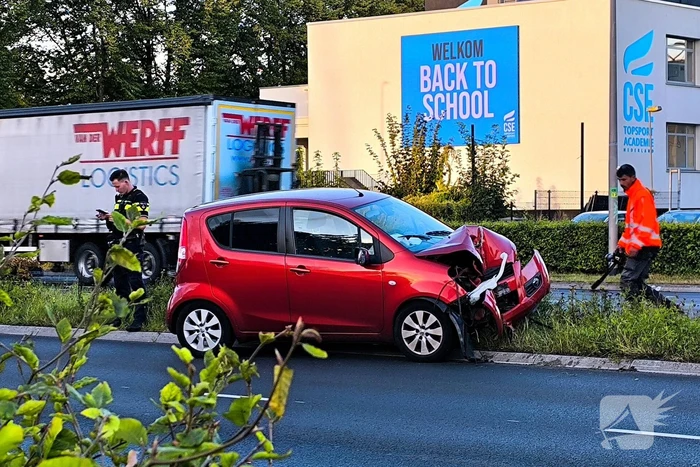 Botsing tegen paal in middenberm