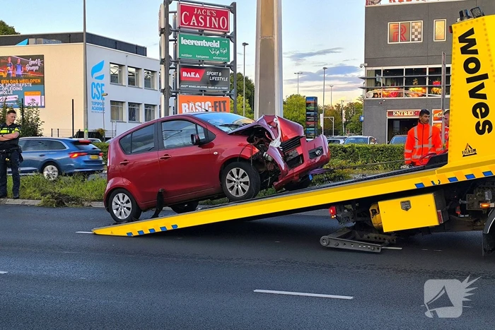 Botsing tegen paal in middenberm
