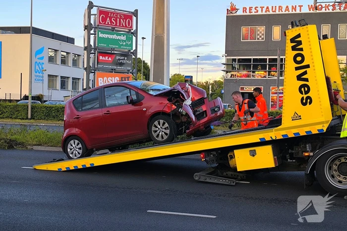 Botsing tegen paal in middenberm