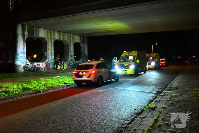 Berm bezaaid met spullen na incident