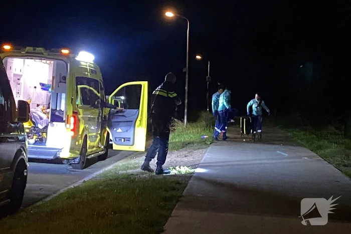 Berm bezaaid met spullen na incident