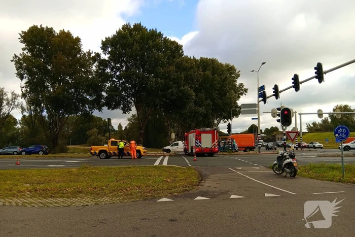 Auto belandt op zijkant na botsing