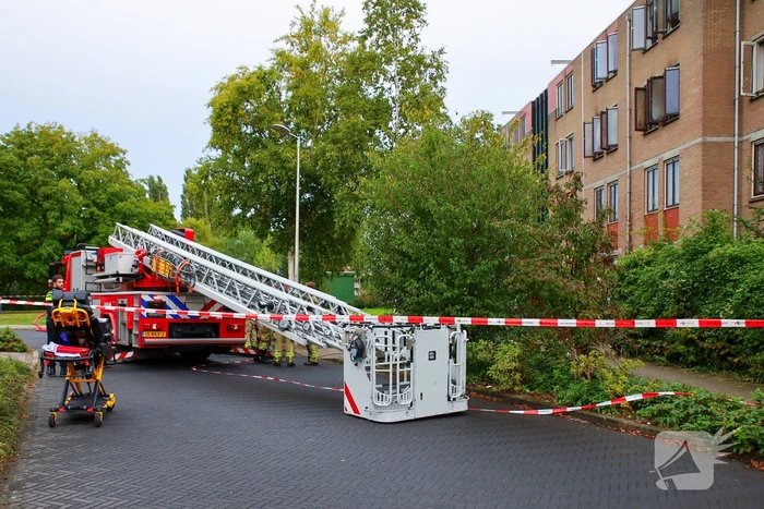 Woningbrand leidt tot ontruimingen en rookinhalatie