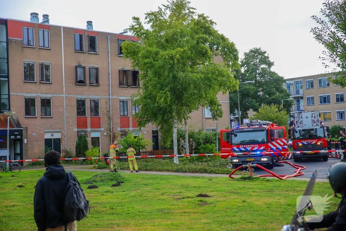 Woningbrand leidt tot ontruimingen en rookinhalatie