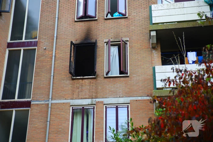 Woningbrand leidt tot ontruimingen en rookinhalatie