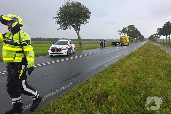 Auto te water na inhaalmanoeuvre
