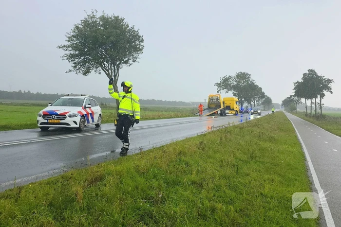 Auto te water na inhaalmanoeuvre