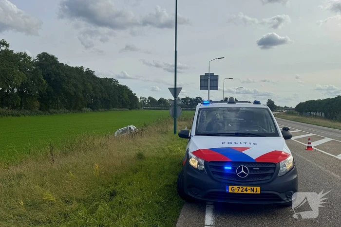 Auto in de sloot na eenzijdig ongeval