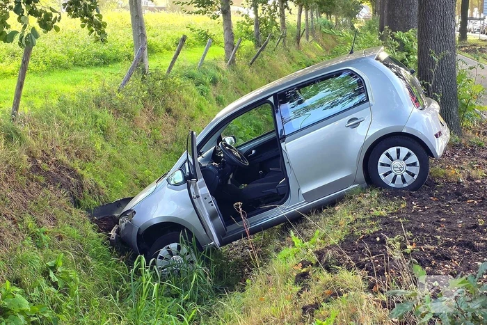 Auto belandt in greppel na ongeval