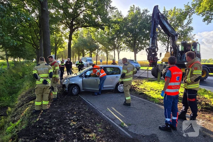Auto belandt in greppel na ongeval