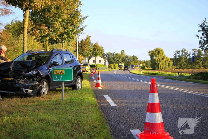 Auto botst achterop stilstaande vrachtwagen