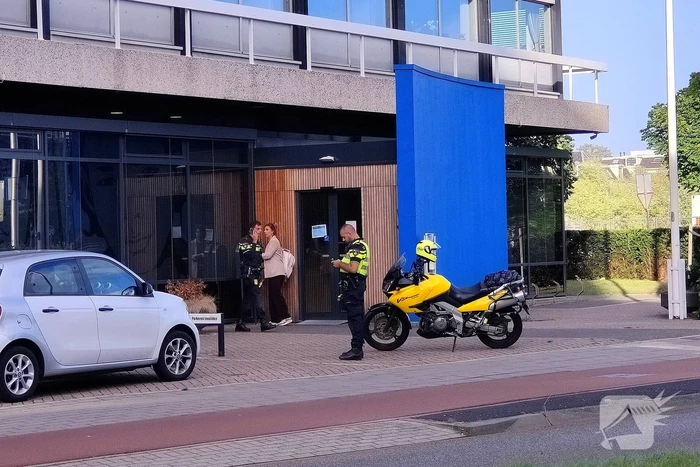 Motorrijder valt en raakt gewond