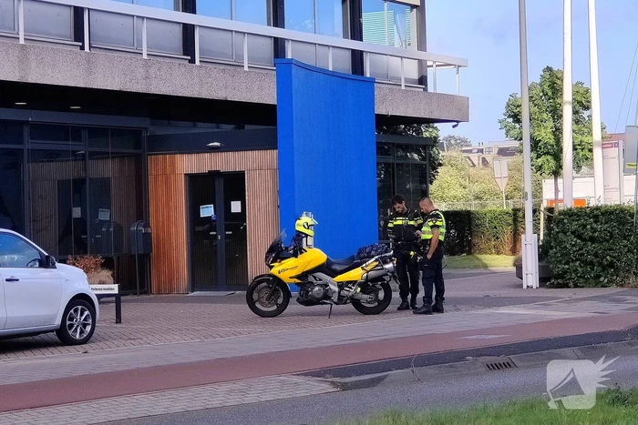 Motorrijder valt en raakt gewond