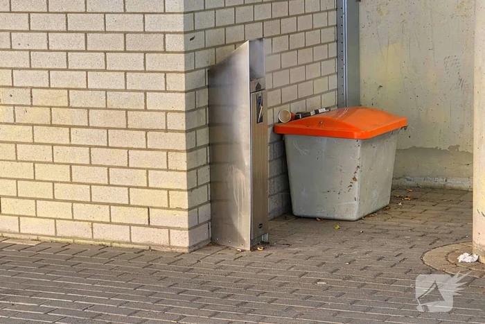 Automobiliste gewond bij botsing met pilaar in parkeergarage