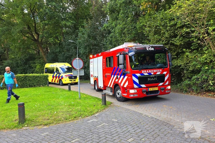 Automobiliste gewond bij botsing met pilaar in parkeergarage