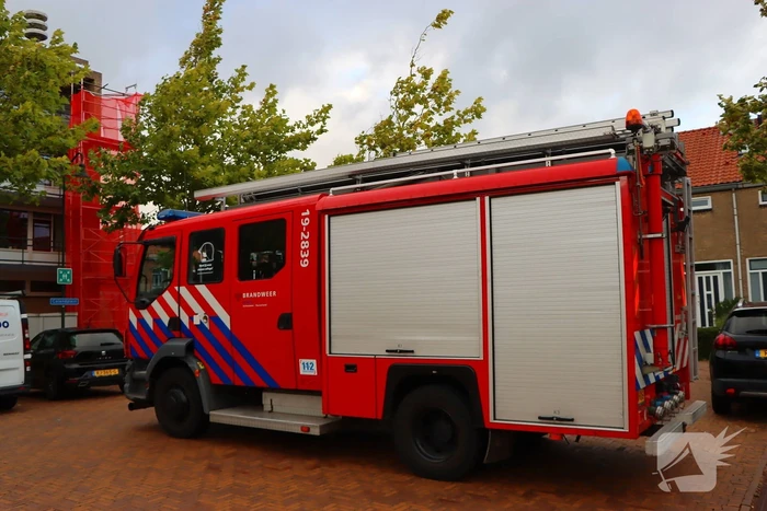 Harde wind veroorzaakt losse reling op steiger