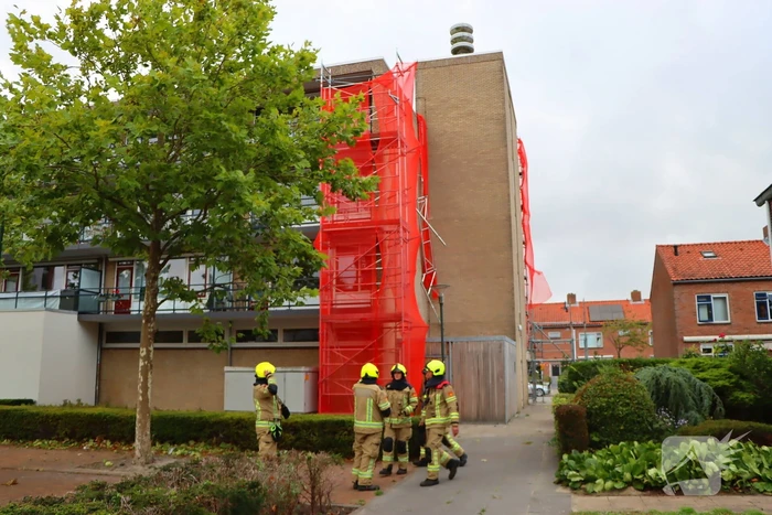 Harde wind veroorzaakt losse reling op steiger