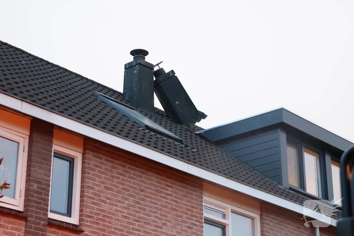Schoorsteen los door stormachtig weer