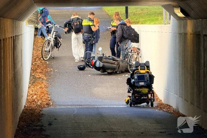 Scooter en fietser botsen in ongeval