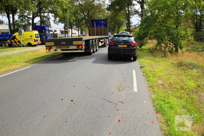 Aanrijding met letsel tussen drie voertuigen