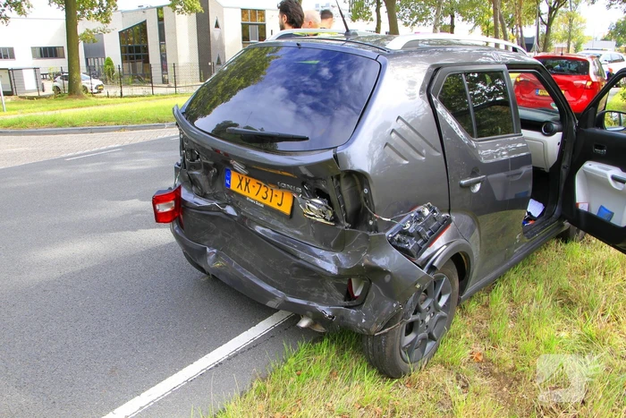 Aanrijding met letsel tussen drie voertuigen