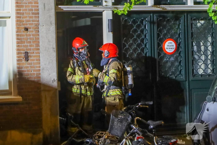 Woningbrand vergt grote inzet van brandweer
