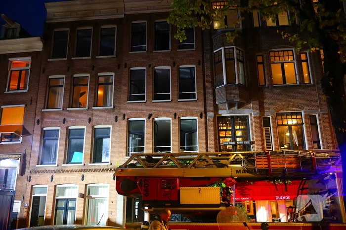Woningbrand vergt grote inzet van brandweer