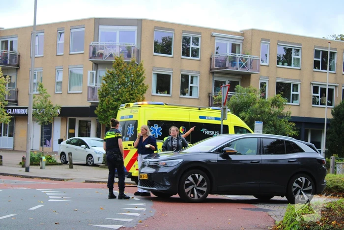 Overstekende scootmobiel aangereden