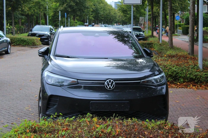 Overstekende scootmobiel aangereden
