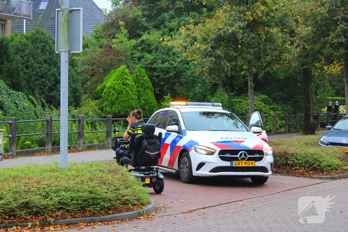 Overstekende scootmobiel aangereden