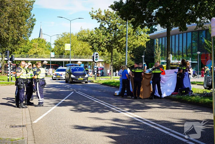 Fietser overlijdt na aanrijding
