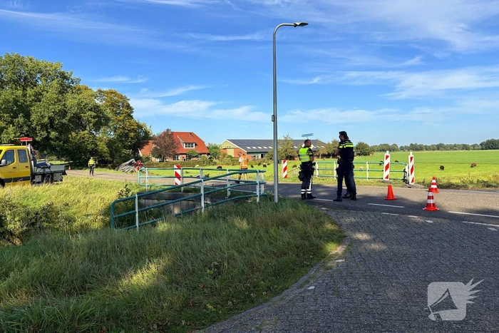 Voertuigen belanden in sloot na crash