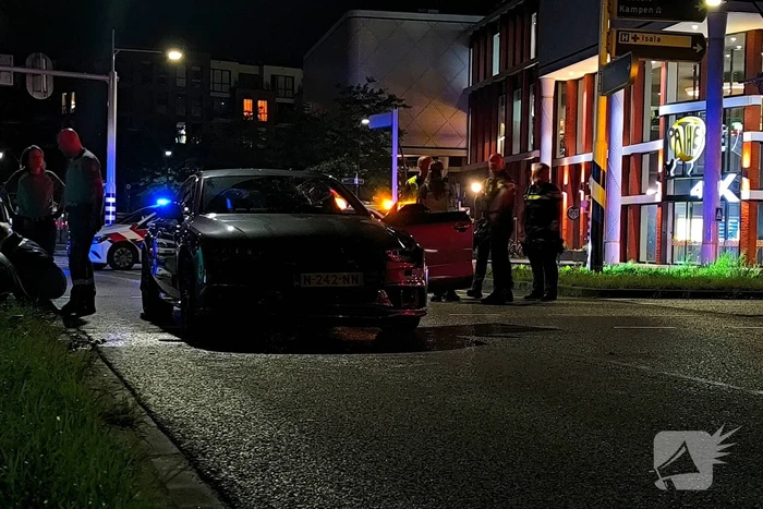 Scooter met twee opzittenden botst met automobilist