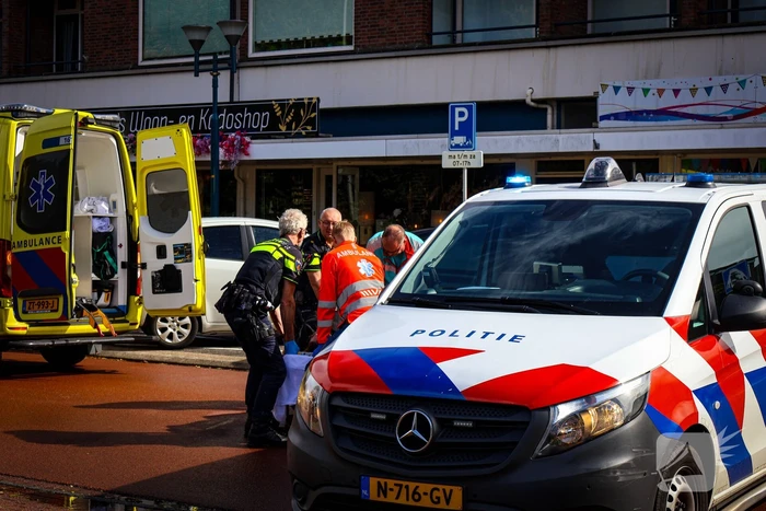 Scooterrijder gewond na val door gladde kruising
