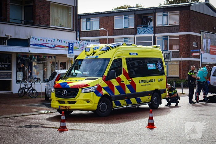 Scooterrijder gewond na val door gladde kruising