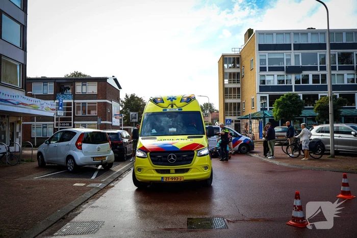 Scooterrijder gewond na val door gladde kruising