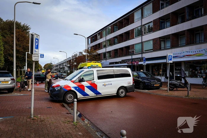 Scooterrijder gewond na val door gladde kruising