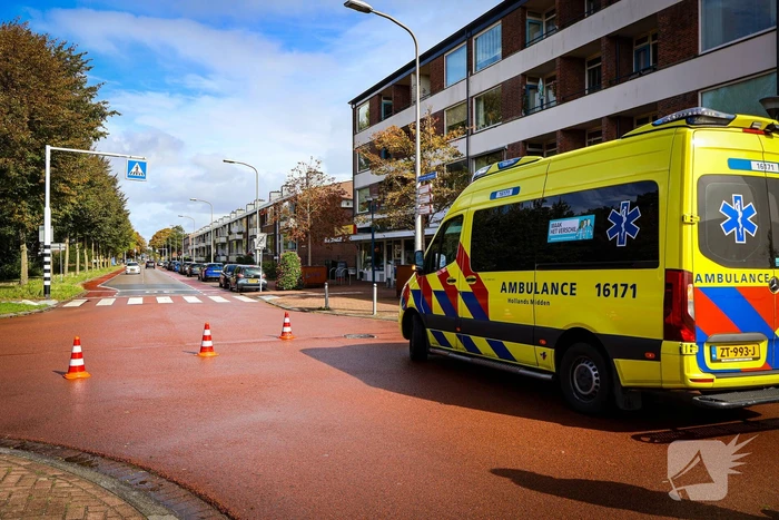 Scooterrijder gewond na val door gladde kruising